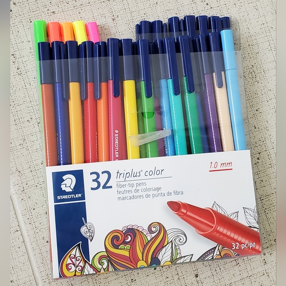 Lot of Artist Marker Sets with Color Therapy Coloring Book, Excellent Condition - Picture 9 of 16